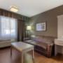 Queen Guestroom Main Floor Queen Guestroom Main Floor