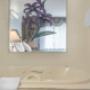 Guest room with whirlpool bathtub Guest room with whirlpool bathtub