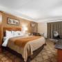 Guest room with queen bed Guest room with queen bed