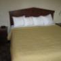 Guest room with queen bed Guest room with queen bed