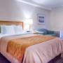 Guest room with queen bed Guest room with queen bed
