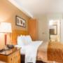 Guest room with queen bed Guest room with queen bed