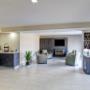 Spacious lobby with sitting area Spacious lobby with sitting area