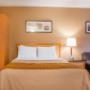 Guest room with queen bed Guest room with queen bed