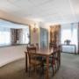 Spacious suite with dining area Spacious suite with dining area