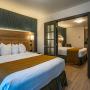 Suite with queen bed(s) Suite with queen bed(s)