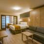 Suite with queen bed(s) Suite with queen bed(s)