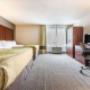 Spacious room with queen beds Spacious room with queen beds