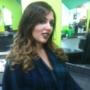 Le maquillage aussi se fait au salon, ici des mèches et un ombré. Coupe dégradée sur cheveux long Le maquillage aussi se fait au salon, ici des mèches et un ombré. Coupe dégradée sur cheveux long