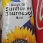Les graines de tournesol sont idéales pour nourrir les oiseaux toute l'année et devraient être un élément de base pour les amoureux des oiseaux. La graines de tournesol à l'huile noire attire les cardinaux, les mésanges, etc.. Les graines de tournesol sont idéales pour nourrir les oiseaux toute l'année et devraient être un élément de base pour les amoureux des oiseaux. La graines de tournesol à l'huile noire attire les cardinaux, les mésanges, etc..