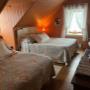 chambre avec 2 lits doubles, salle de bain privée à l'intérieur de la chambre.
Les tarifs 2024: 130$ + taxes, occupation double, petits déjeuners inclus; chambre avec 2 lits doubles, salle de bain privée à l'intérieur de la chambre.
Les tarifs 2024: 130$ + taxes, occupation double, petits déjeuners inclus;