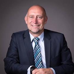 Daniel E Larochelle