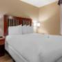 Suite with queen bed(s) Suite with queen bed(s)