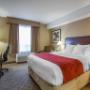 Guest room with queen bed Guest room with queen bed