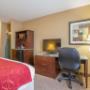 Guest room with queen bed Guest room with queen bed