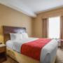 Guest room with queen bed Guest room with queen bed