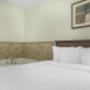 Guest room with whirlpool bathtub Guest room with whirlpool bathtub