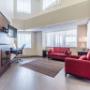 Spacious lobby with sitting area Spacious lobby with sitting area