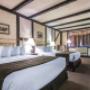Spacious room with queen beds Spacious room with queen beds