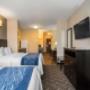 Suite with queen bed(s) Suite with queen bed(s)