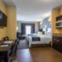 Suite with queen bed(s) Suite with queen bed(s)