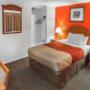 Guest room with queen bed Guest room with queen bed
