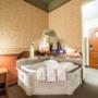 Guest room with whirlpool bathtub Guest room with whirlpool bathtub