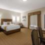 Guest room with queen bed Guest room with queen bed