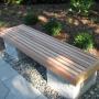 Banc de cèdre sur mesure avec assise en bloc de muret de type Melville tandem gris Scandina de la compagnie Permacon. Conception et réalisation Aménagements Passion Paysages Inc. Banc de cèdre sur mesure avec assise en bloc de muret de type Melville tandem gris Scandina de la compagnie Permacon. Conception et réalisation Aménagements Passion Paysages Inc.