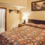 Guest room with queen bed Guest room with queen bed