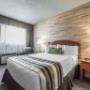 Guest room with queen bed Guest room with queen bed