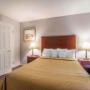 Guest room with queen bed Guest room with queen bed