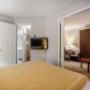 Spacious room with flat-screen television Spacious room with flat-screen television