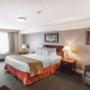 Guest room with queen bed Guest room with queen bed