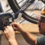 Jean Simard Chef mécanicien en cours de diagnostique sur un moteur BAFANG. Jean Simard Chef mécanicien en cours de diagnostique sur un moteur BAFANG.