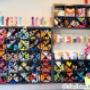 Boutique de laine et tricot favorite au Québec. Magasin de laine et laine en ligne, laine teinte à la main sur place et laines populaires, accessoires et cours de tricot. Tutoriels et patrons de tricot gratuits en ligne. Laine à bas spécialisée! Boutique de laine et tricot favorite au Québec. Magasin de laine et laine en ligne, laine teinte à la main sur place et laines populaires, accessoires et cours de tricot. Tutoriels et patrons de tricot gratuits en ligne. Laine à bas spécialisée!