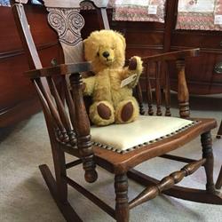 Antiques Artisans & Oddities