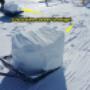 On coupe la neige en blocs pour la transporter efficacement. Ainsi, on vous fait épargner de l'argent! On coupe la neige en blocs pour la transporter efficacement. Ainsi, on vous fait épargner de l'argent!