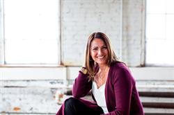 Gaby Léveillé, Broker