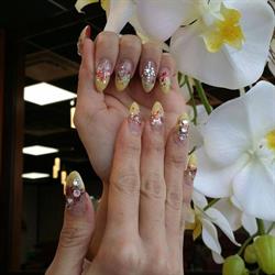 Q-Nails