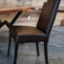 Chaise Fabiola
Structure en érable
Recouvrement similicuir brun
Pattes laquées noir Chaise Fabiola
Structure en érable
Recouvrement similicuir brun
Pattes laquées noir