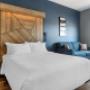 Guest room with queen bed(s) Guest room with queen bed(s)