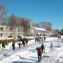 Directement de l'hôtel, à côté du Lac Memphrémagog, un parc littoral de 2,5 km vous permet de pratiquer le vélo et en hiver, la piste devient un magnifique sentier glacé pour patineurs. Directement de l'hôtel, à côté du Lac Memphrémagog, un parc littoral de 2,5 km vous permet de pratiquer le vélo et en hiver, la piste devient un magnifique sentier glacé pour patineurs.