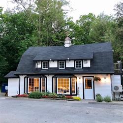 Wolf & Spice Restaurant