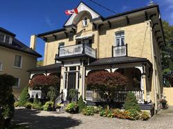 The Three Houses Inn
