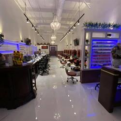 Holly nails tech