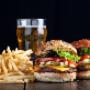 Cheeseburgers, frite et bière Cheeseburgers, frite et bière