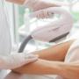 L'épilation à la lumière pulsée (laser IPL) est sans douleur, rapide et efficace L'épilation à la lumière pulsée (laser IPL) est sans douleur, rapide et efficace