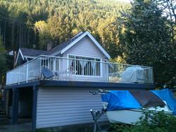 Youbou Cottage by Cowichan Lake