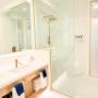 walk-in shower Suite 10 walk-in shower Suite 10